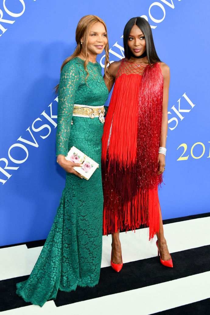 Tanečnice Valerie Morris s dcerou topmodelkou Naomi Campbell na udílení CFDA Fashion Awards v roce 2018. Svého otce Naomi nikdy nepotkala, její matku opustil, když byla ve čtvrtém měsíci těhotenství, a na rodném listu tak není uveden. Příjmení Campbell si Naomi vzala po druhém manželovi její matky.

