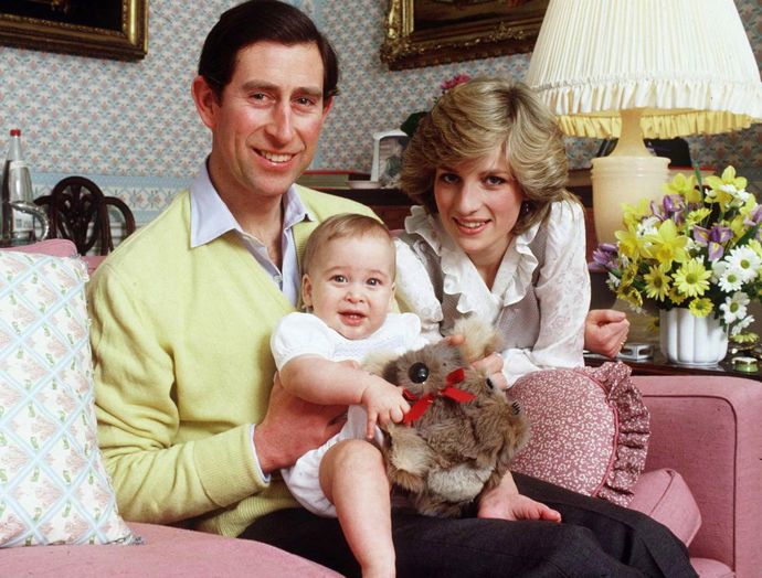 Princ Charles a princezna Diana s princem Williamem ve svém bytě v Kensingtonském paláci. 
