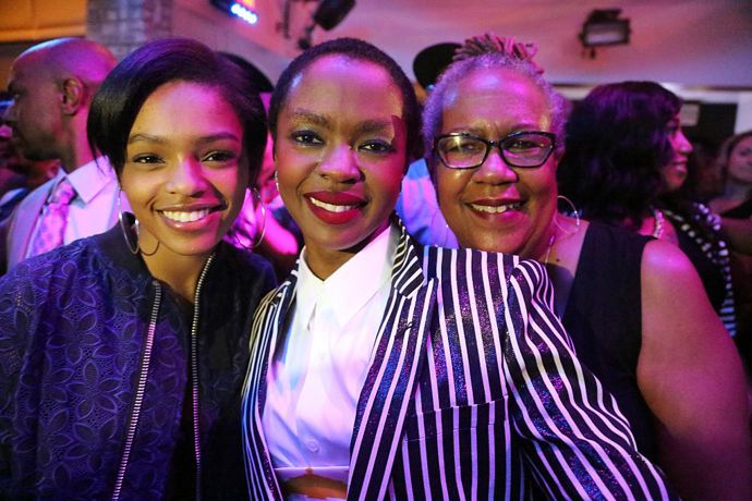 Zpěvačka Lauryn Hill (uprostřed) s dcerou zpěvačkou Selah Marley (vlevo) a svojí matkou Valerií Hill (vpravo). Otcem Selah Marley je Rohan Marley, syn legendárního Boba Marleyho, s nímž Lauryn žila od roku 1996 do roku 2009. Mají spolu celkem pět dětí.
