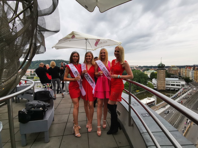 VIP DANCING HOUSE – Million Dollar View Party