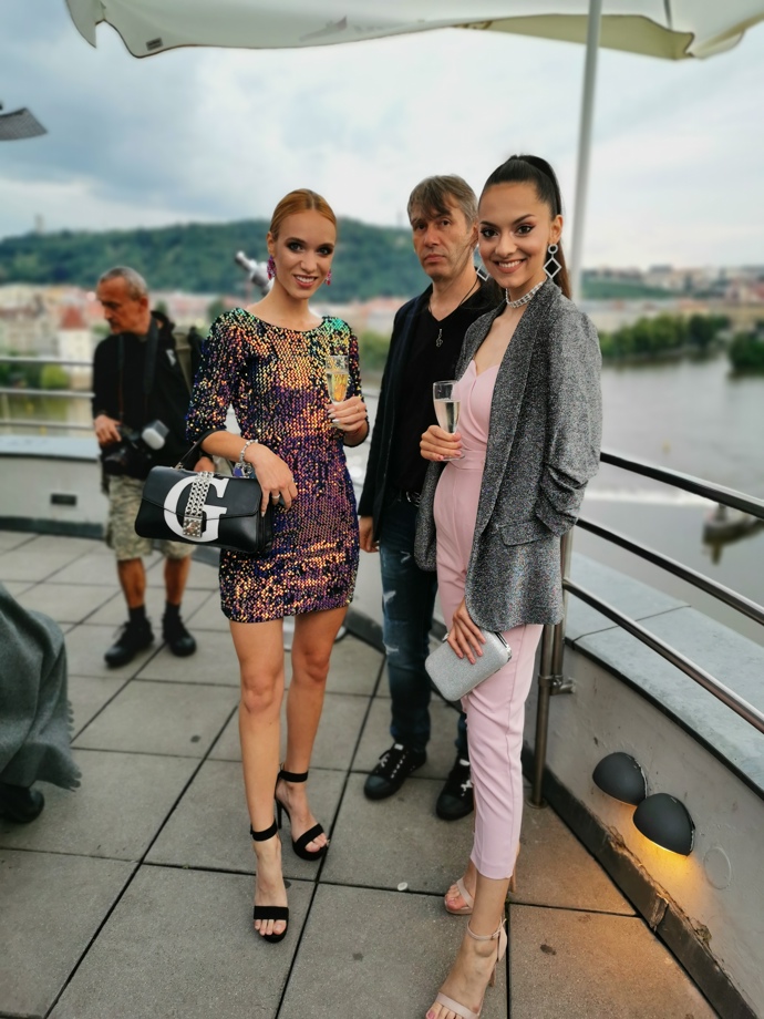 VIP DANCING HOUSE – Million Dollar View Party