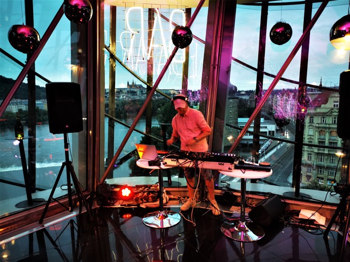 VIP DANCING HOUSE – Million Dollar View Party