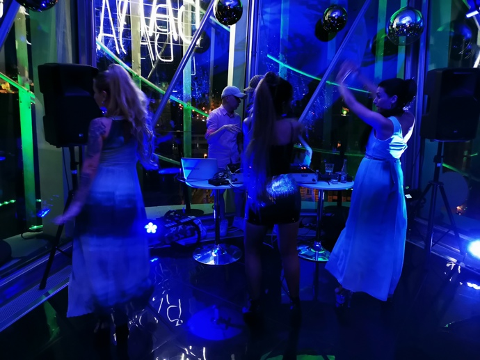 VIP DANCING HOUSE – Million Dollar View Party