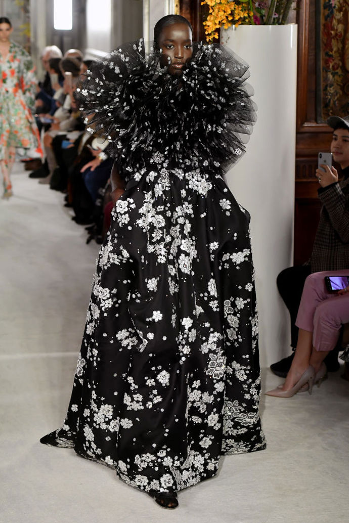 Valentino
jaro/léto 2019
Valentino
jaro/léto 2019
