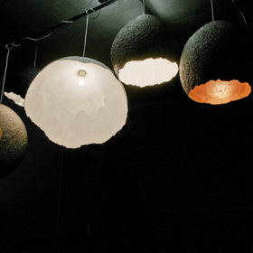 Galerie: Lampy Zaura z recyklovaného papíru Galerie: Lampy Zaura z recyklovaného papíru