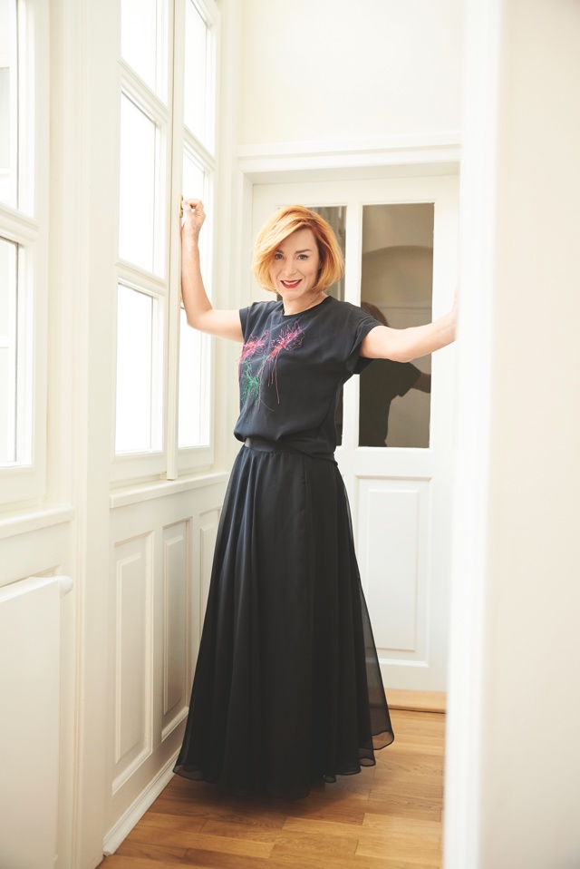 Lenka Krobotová
