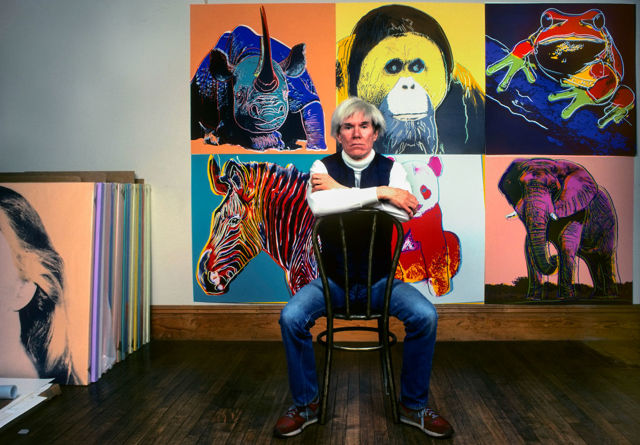 Andy Warhol ve svém newyorském ateliéru.
