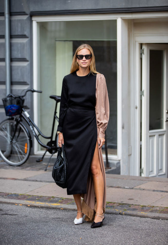 Podobně rafinovaný outfit s každou botou jinou předvedla i Carrie Bradshaw v Sexu ve městě.
