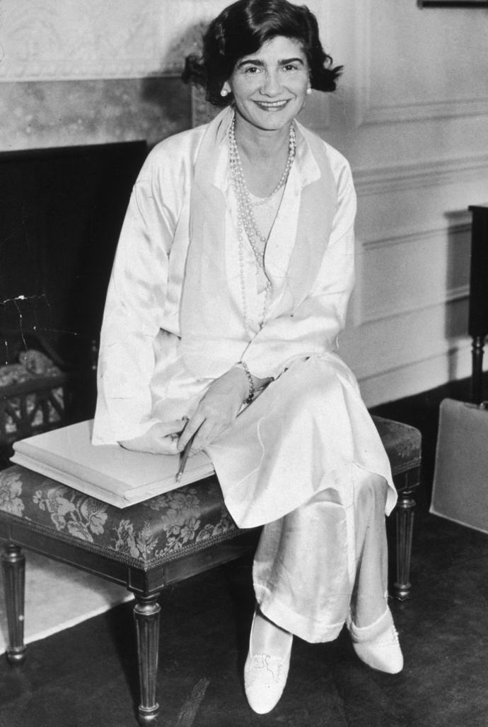 "Abyste se stali nenahraditelnými, musíte být trochu jiní než ostatní."

- Coco Chanel
