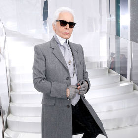 "V malých černých šatech nikdy nebudete oblečená nevhodně k jakékoliv příležitosti."
- Karl Lagerfeld
"V malých černých šatech nikdy nebudete oblečená nevhodně k jakékoliv příležitosti."
- Karl Lagerfeld
