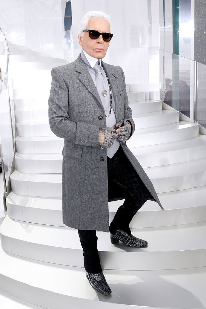 "V malých černých šatech nikdy nebudete oblečená nevhodně k jakékoliv příležitosti."

- Karl Lagerfeld
