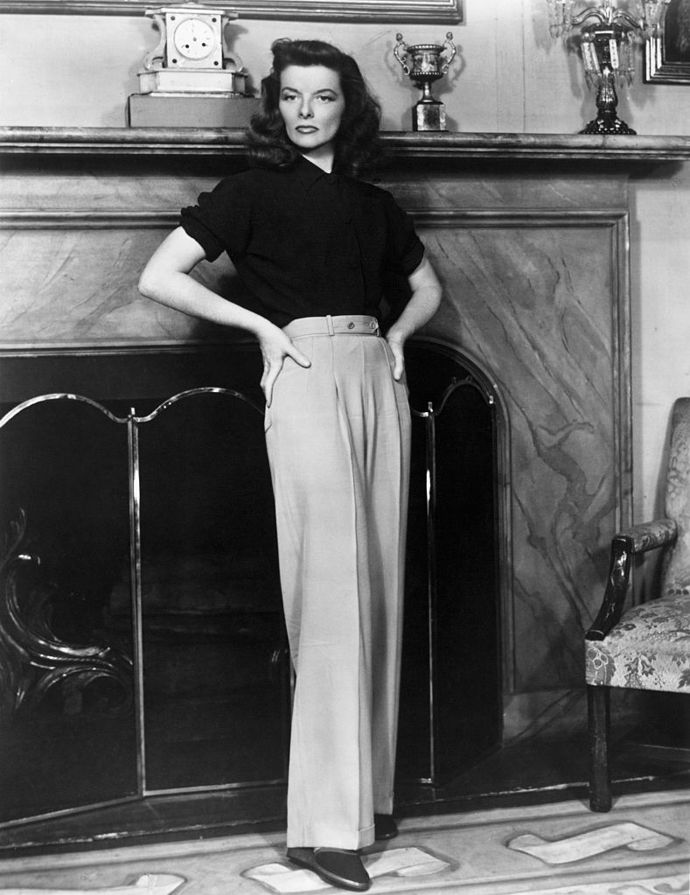 "Nosím pořád 'něco jako oblečení', abych se vyhnula rozhodování, které skutečné oblečení nosit."

- Katharine Hepburn
