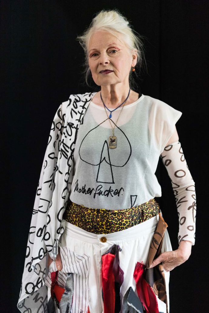 "Nakupujte méně, dobře vybírejte a starejte se, ať vám věci vydrží."

- Vivienne Westwood
