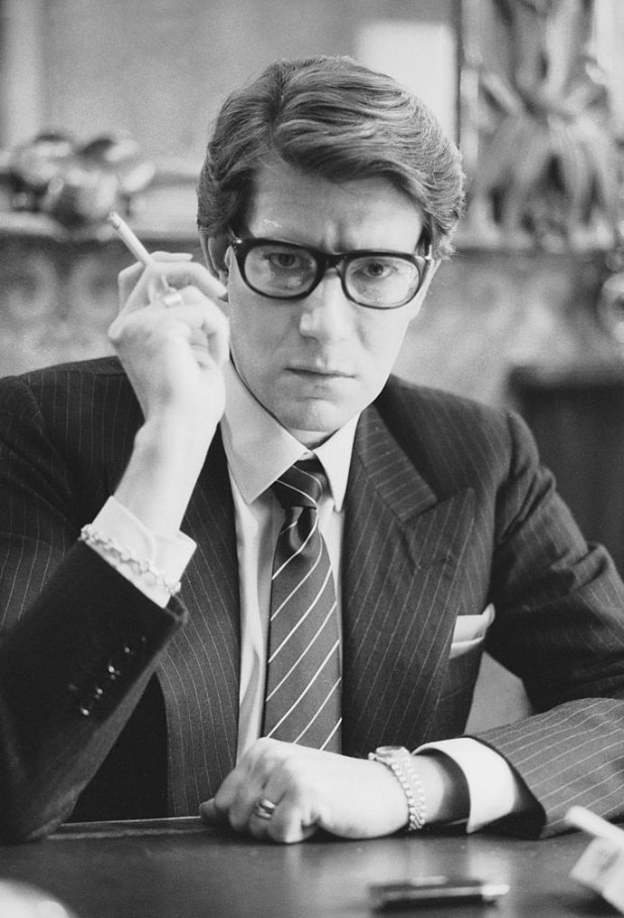 "Věřím tomu, že móda neslouží jen k tomu, aby ženy dělala krásnými, ale také, aby je uklidnila a dodala jim sebevědomí."

- Yves Saint-Laurent
