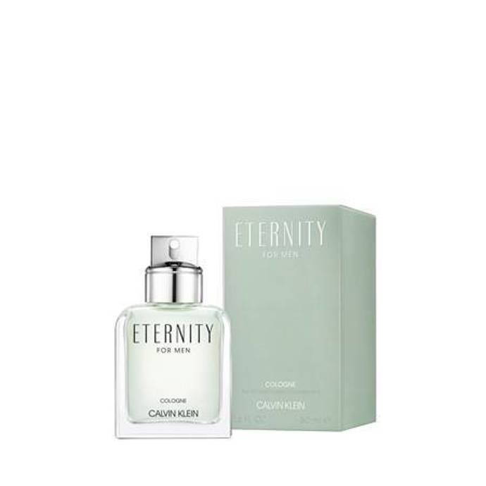 Poslední kampaň Calvin Klein Eternity odhaluje svůj koncept pojetí lásky návratem ikonického páru. Turlington Burns se objevila již v první reklamní kampani ETERNITY, když debutovala v roce 1988 s Burnsem, který se k ní  připojil jako hlavní tvář Eternity for Men. V roce 2020 oslavujeme jejich nadčasový a moderní milostný příběh v nové kampani, která zachycuje spontánní okamžiky radosti vyvolané hrou na odlehlé pláži. Jejich spojení ožívá skrze ukradené okamžiky smyslnosti a intimity.
