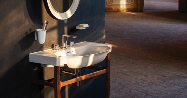 Nizozemský designér Marcel Wanders se snaží designu a uměleckému světu navrátit dotek lidskosti