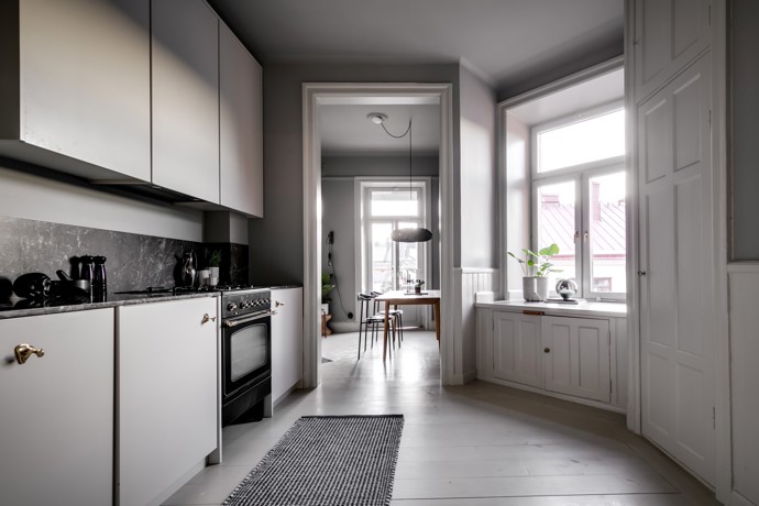 Galerie: Ctí skandinávskou tradici a přidává moderní designové detaily