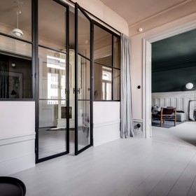 Ctí skandinávskou tradici a přidává moderní designové detaily Ctí skandinávskou tradici a přidává moderní designové detaily
