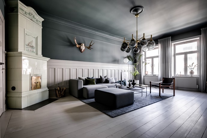 Ctí skandinávskou tradici a přidává moderní designové detaily