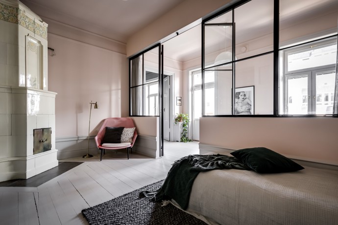 Galerie: Ctí skandinávskou tradici a přidává moderní designové detaily