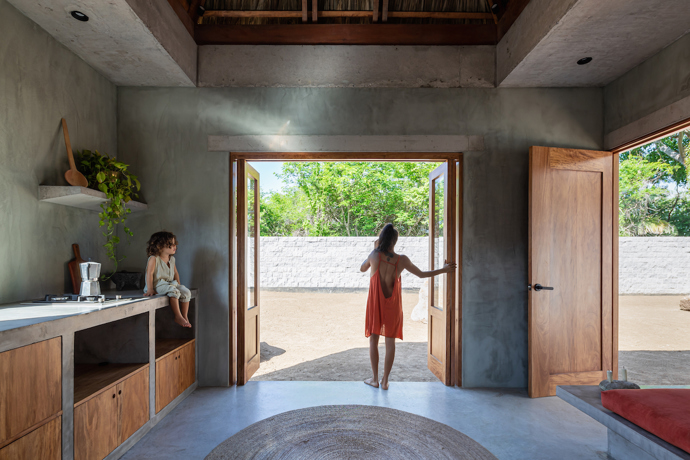 Galerie: Jednoduchý bungalov vznikl za minimální rozpočet Galerie: Jednoduchý bungalov vznikl za minimální rozpočet