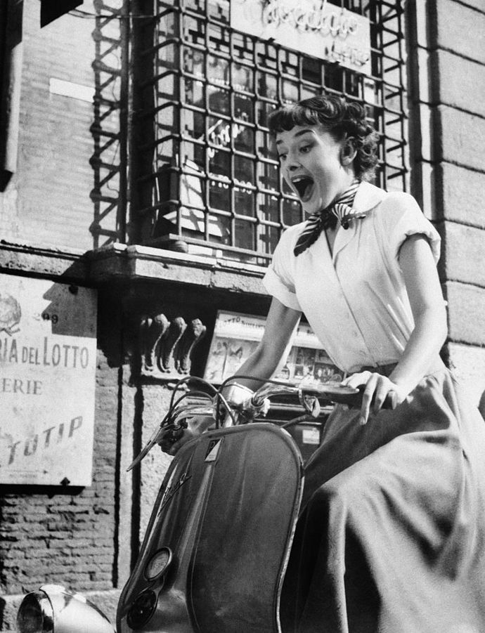 Při natáčení filmu Prázdniny v Římě v roce 1953
Při natáčení filmu Prázdniny v Římě v roce 1953