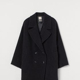 H&M, 3999 Kč
