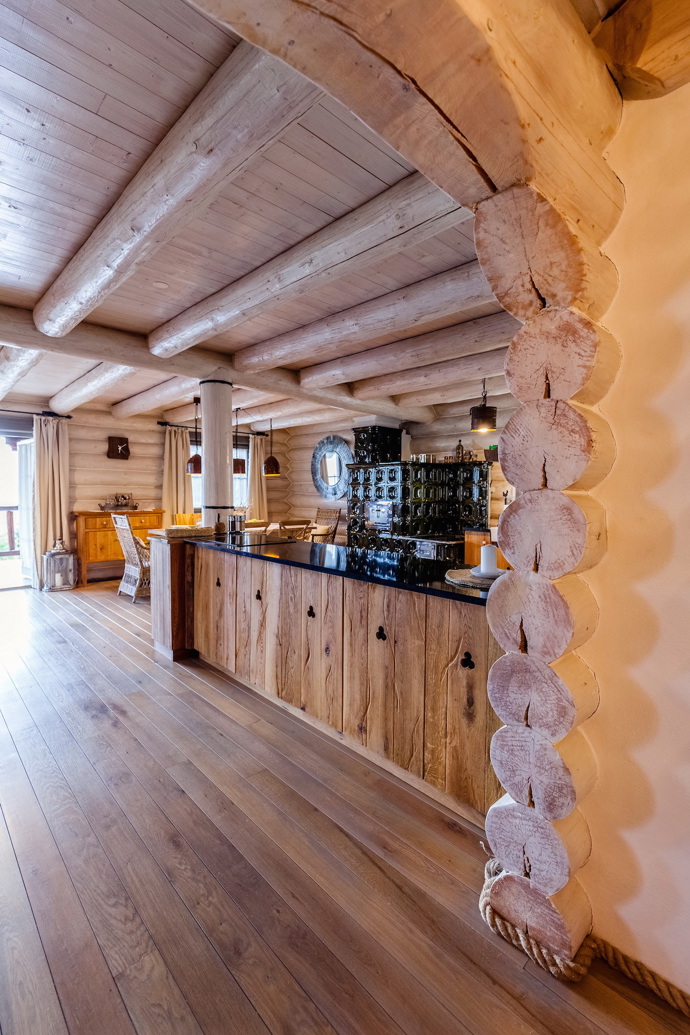 Srub zařízený ve stylu Provence.
Srub zařízený ve stylu Provence.