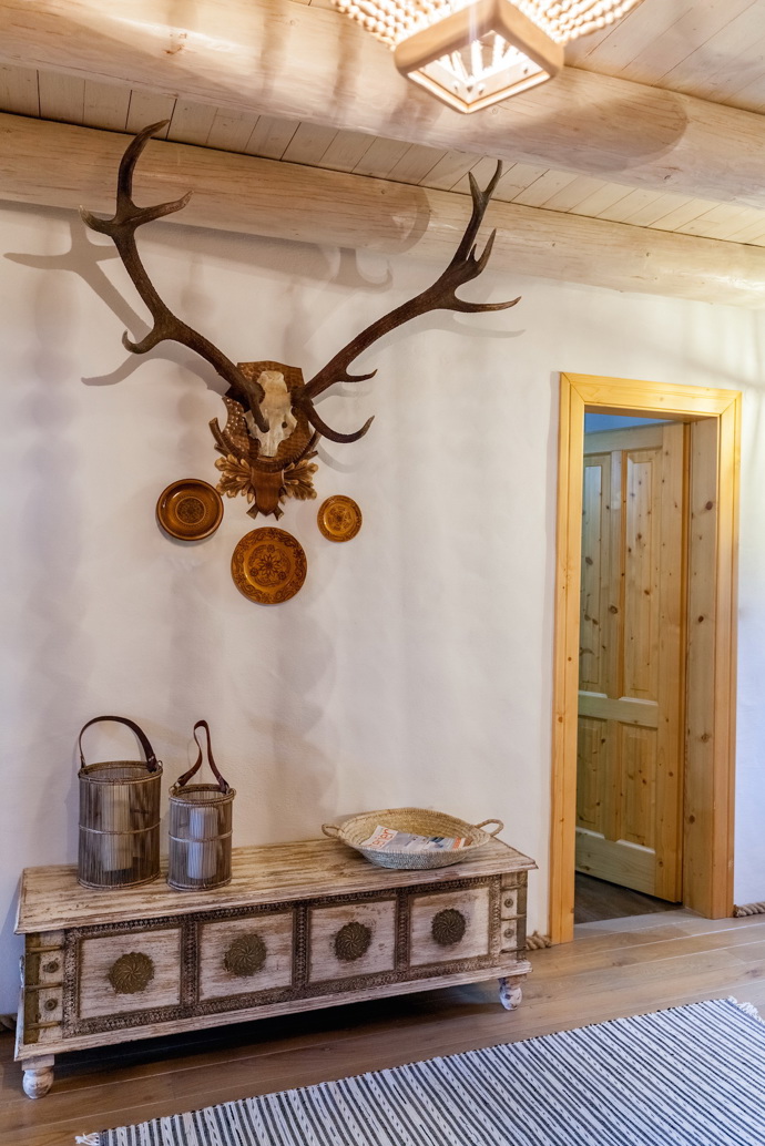 Srub zařízený ve stylu Provence.
Srub zařízený ve stylu Provence.