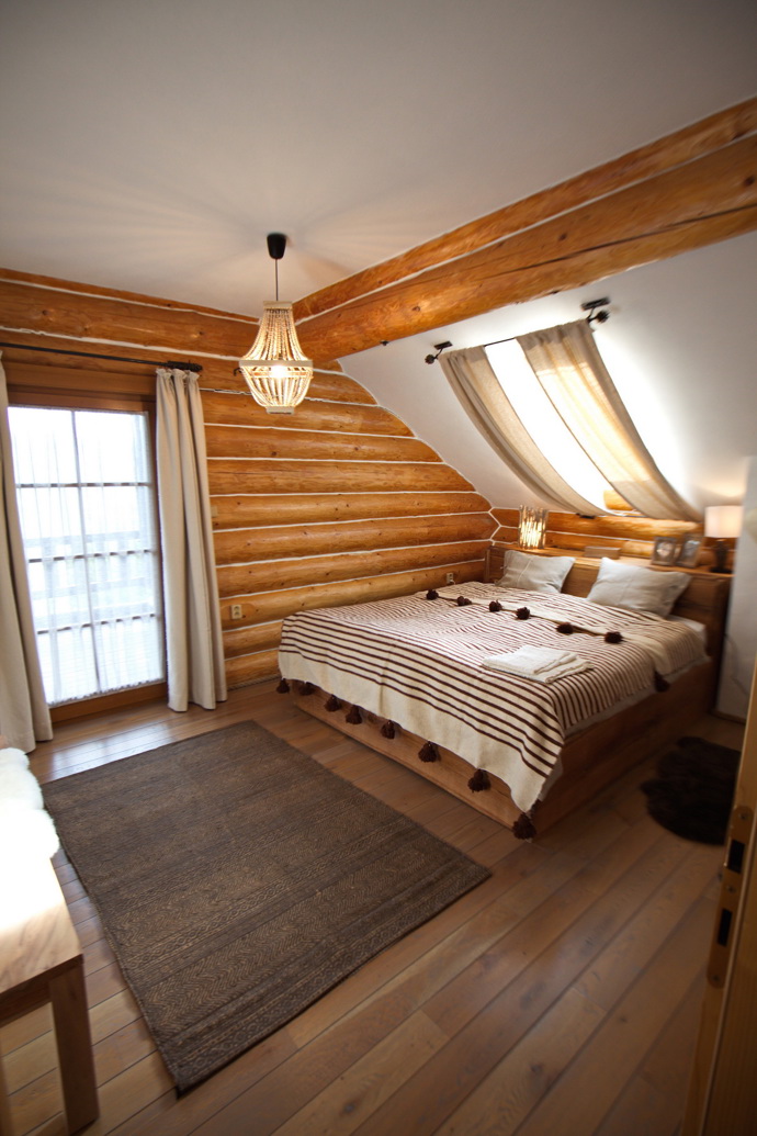 Srub zařízený ve stylu Provence.
Srub zařízený ve stylu Provence.