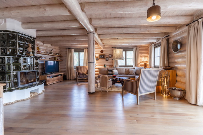 Srub zařízený ve stylu Provence.
Srub zařízený ve stylu Provence.