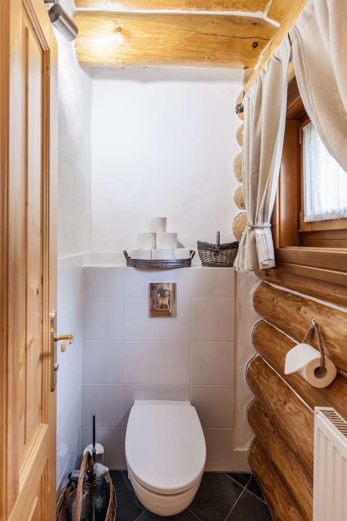 Srub zařízený ve stylu Provence.
Srub zařízený ve stylu Provence.