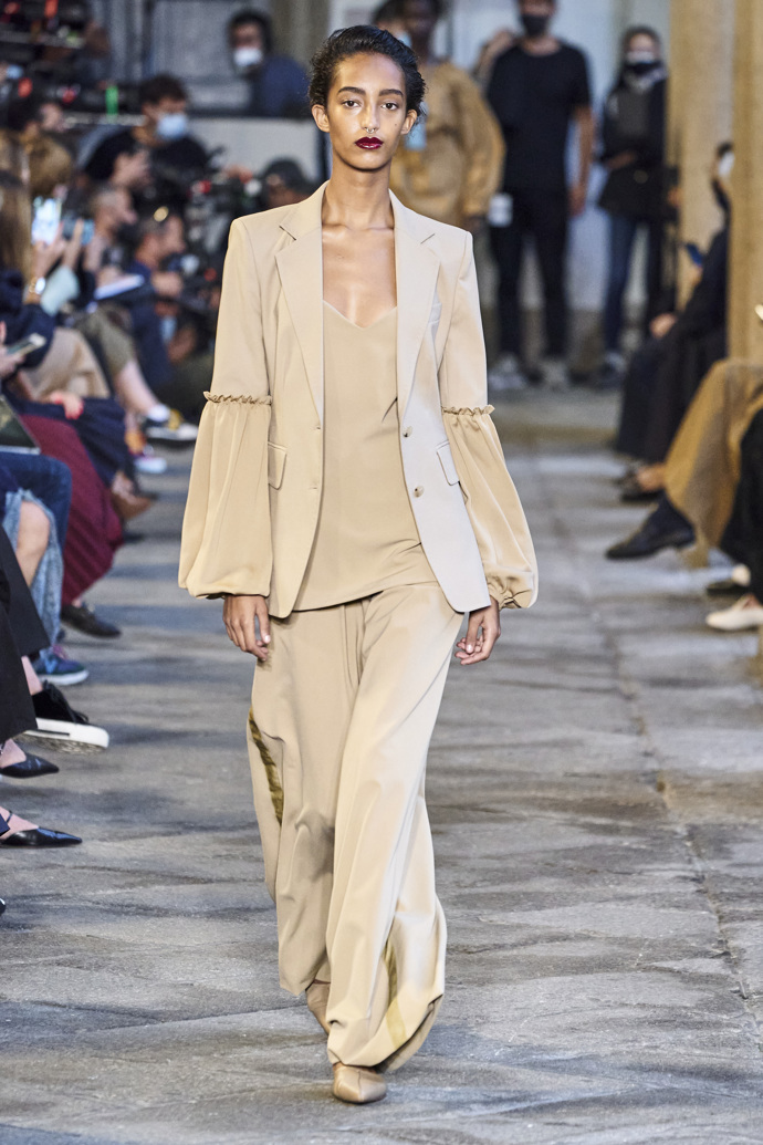 Max Mara

