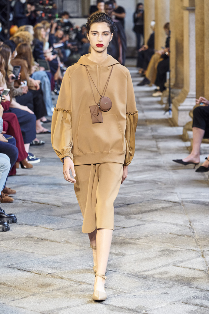 Max Mara
