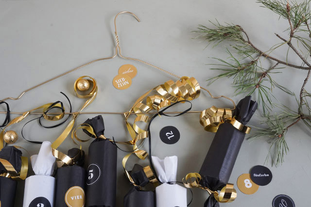Elegantní adventní kalendář z roliček od toaletního papíru