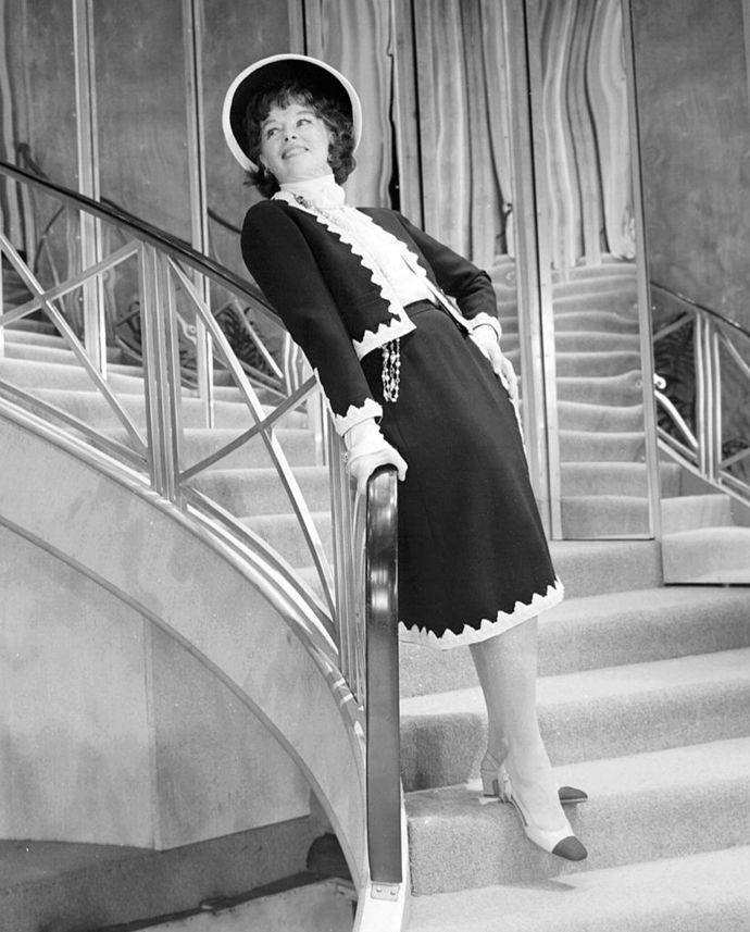 Katharine Hepburn si zahrála samotnou Coco Chanel v muzikálu Coco, který byl uveden na Broadway v roce 1969. Byl to jediný muzikál, v němž Katharine Hepburn kdy hrála, vynesl jí dokonce nominaci na ocenění Tony Award.
