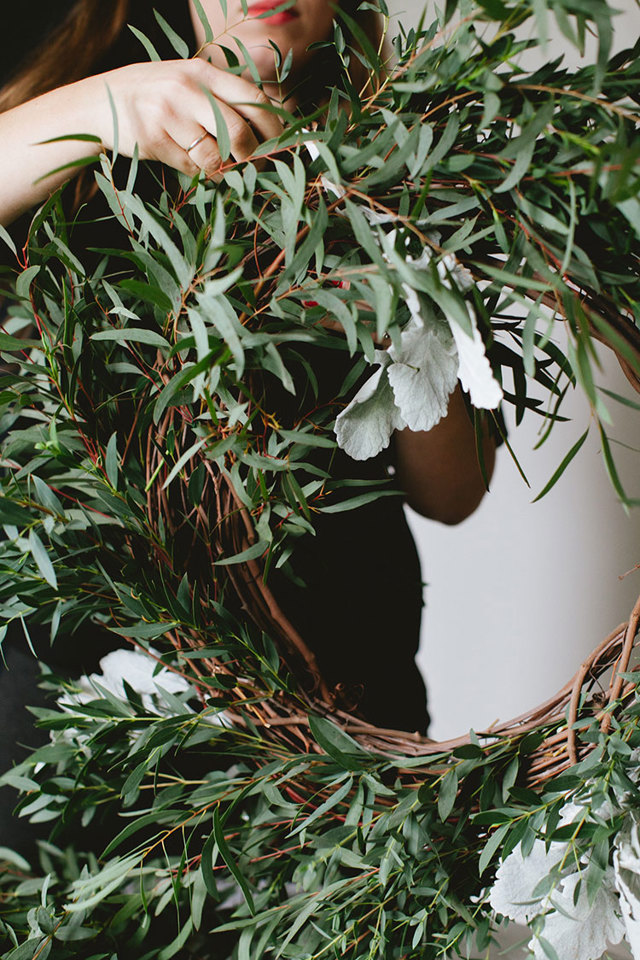 DIY závěsný eukalyptový věnec DIY závěsný eukalyptový věnec