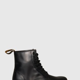 Dr. Martens (prodává AboutYou.cz), 4949 Kč
