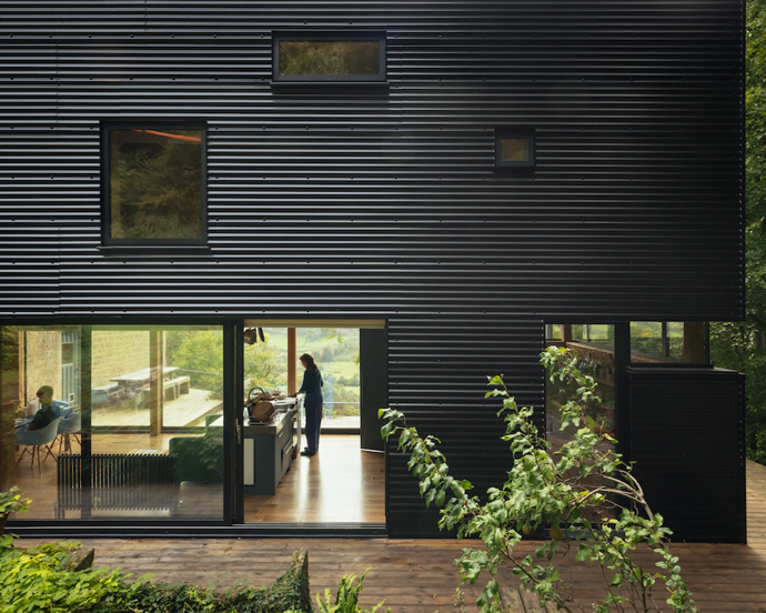 Moderní přístavba k budově z 18. století Moderní přístavba k budově z 18. století