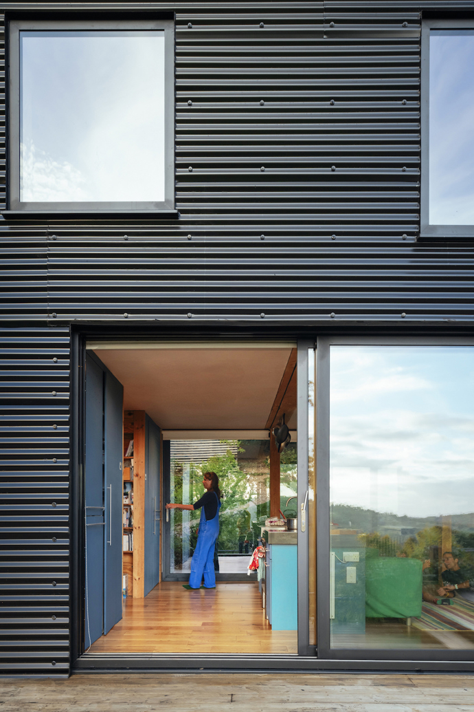 Moderní přístavba k budově z 18. století Moderní přístavba k budově z 18. století