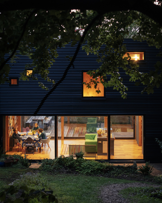 Moderní přístavba k budově z 18. století Moderní přístavba k budově z 18. století