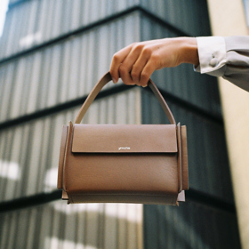 Clutch Hazel Brown, yrnche, 4600 Kč
