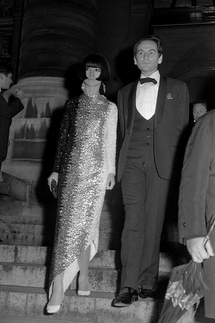 Pierre Cardin s japonskou modelkou Hiroko Matsumoto v Paříži v roce 1960
