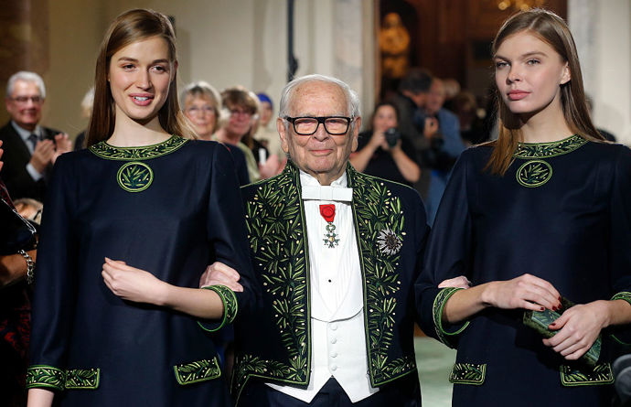 Institut de France v Paříži uspořádal v roce 2016 přehlídku na oslavu 70 let kariéry Pierra Cardina.
