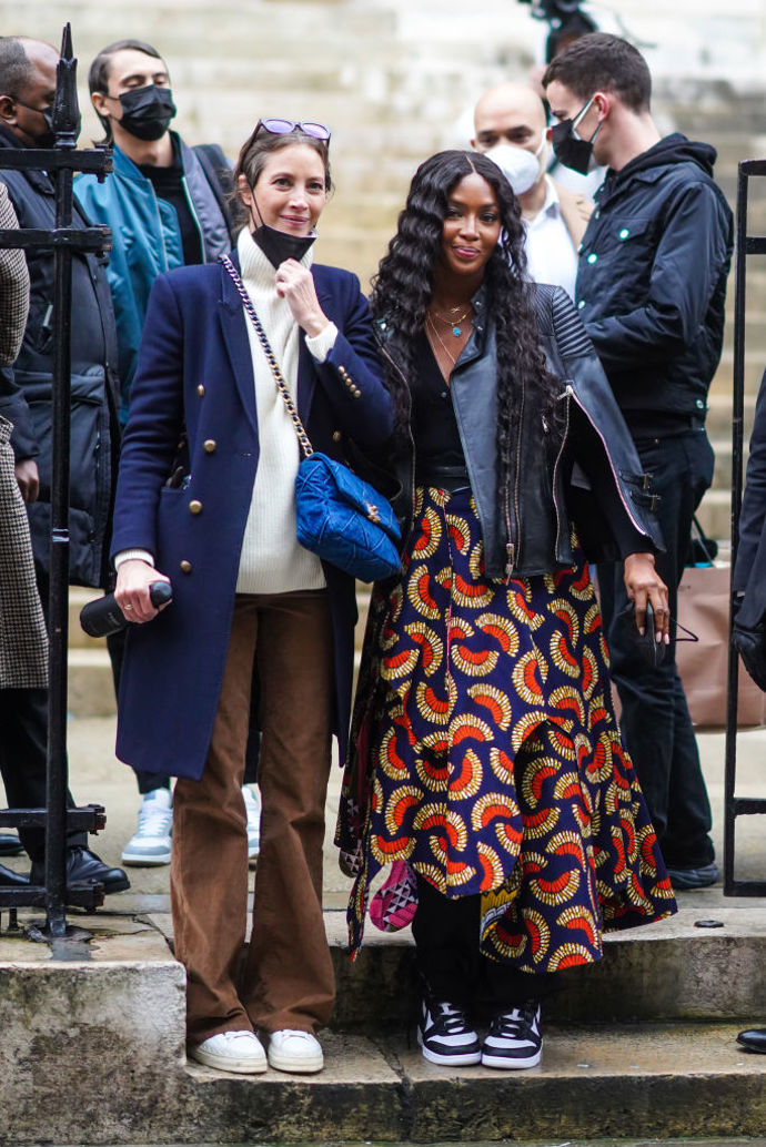Naomi Campbell a Christy Turlington v outfitech bezpochyby inspirovaných lockdownovou módou
