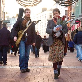 Dublin - Once

Významným snímkem nejen pro Dublin, ale také pro Česko se stal právě Once, když přinesl teprve osmnáctileté Markétě Irglové ocenění v podobě Oskara.
