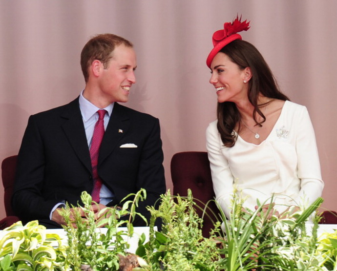 Stejně tak nemohou vést žádnou politickou kancelář.
