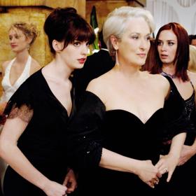 Meryl Streep byla za roli Mirandy Priestly v Ďábel nosí Pradu nominovaná na Oskara. Podle nás by původně zamýšlená Kim Basinger nebyla ani z poloviny tak správně děsivá jako Meryl.
