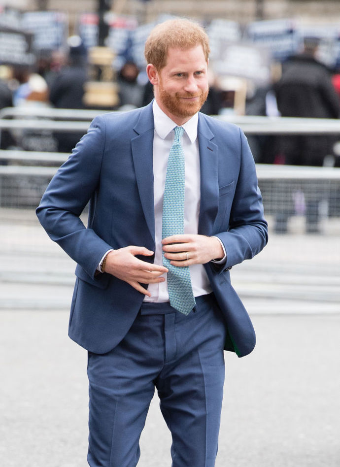 Princ Harry pro Newsweek

V rozhovoru pro Newsweek se princ Harry svěřil s tím, jak náročné pro něj bylo období po smrti princezny Diany. „Moje matka právě zemřela a já jsem musel projít dlouhou cestu za její rakví, obklopen tisíci lidí, kteří mě sledovali, zatímco miliony dalších to sledovali v televizi,“ řekl princ při vzpomínce na Diany pohřeb. 
