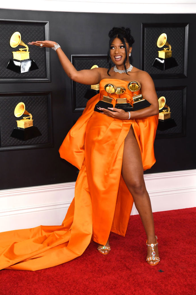Megan Thee Stallion v šatech od Dolce & Gabbana dokázala, že oranžová není out!
Megan Thee Stallion v šatech od Dolce & Gabbana dokázala, že oranžová není out!